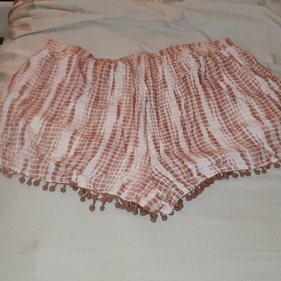 Shorts - Picture 4 of 4